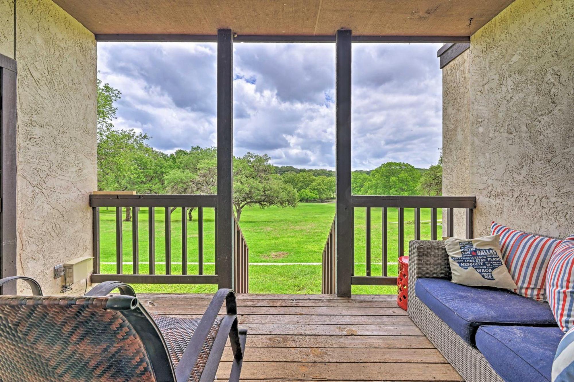 Modern Lakeside Golf Course Retreat With Deck! Canyon Lake Zewnętrze zdjęcie